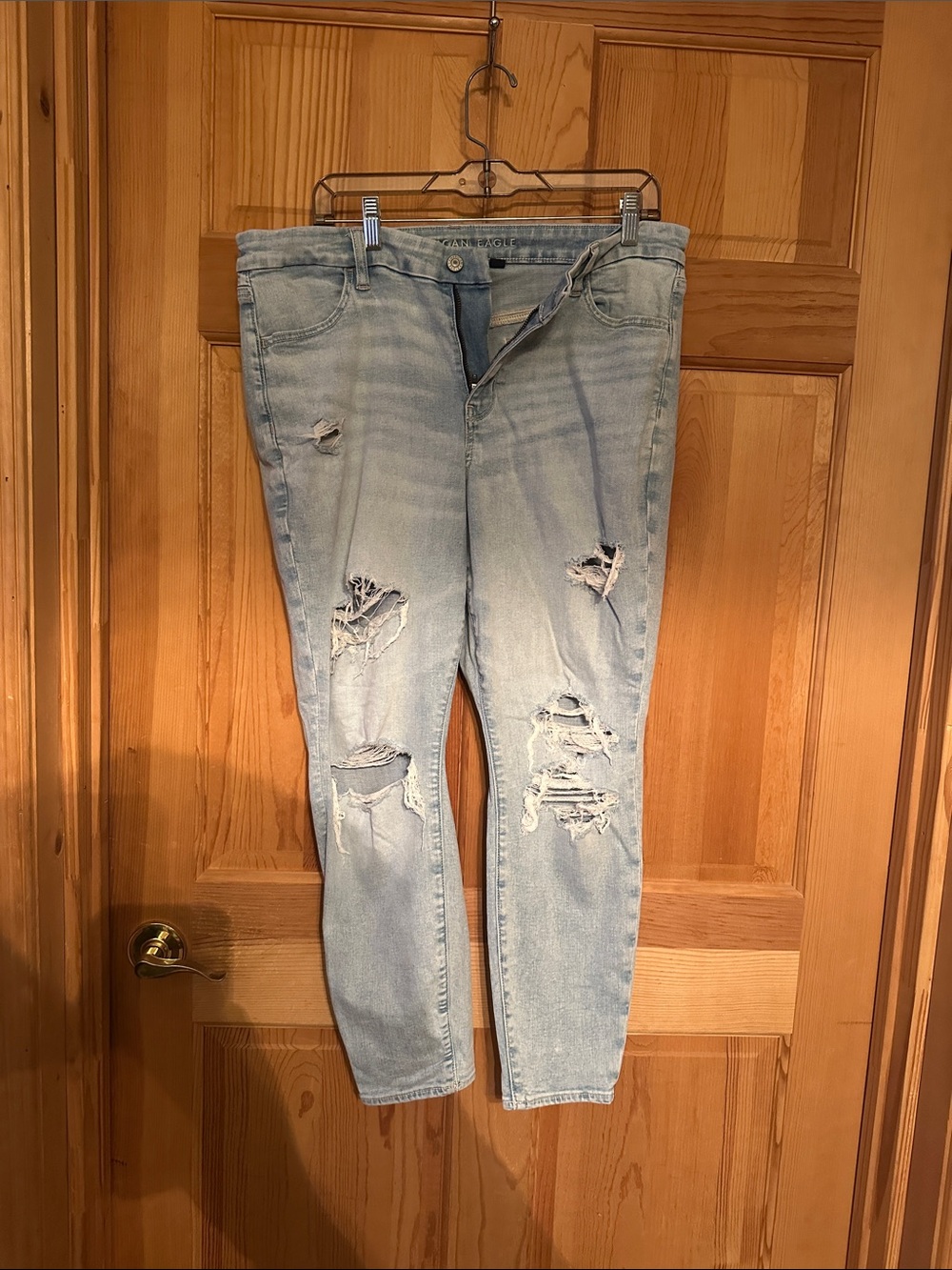 Light Blue Distressed Women’s Curvy High-Rise Short Jegging